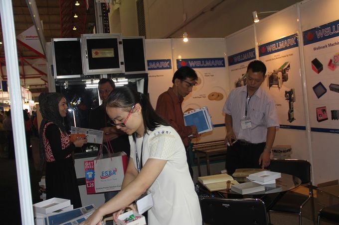 Corner Pasting Machine / Automatic  Corner Pasting Machine / Four Corner Pasting Machine / use to make Gift Box 1